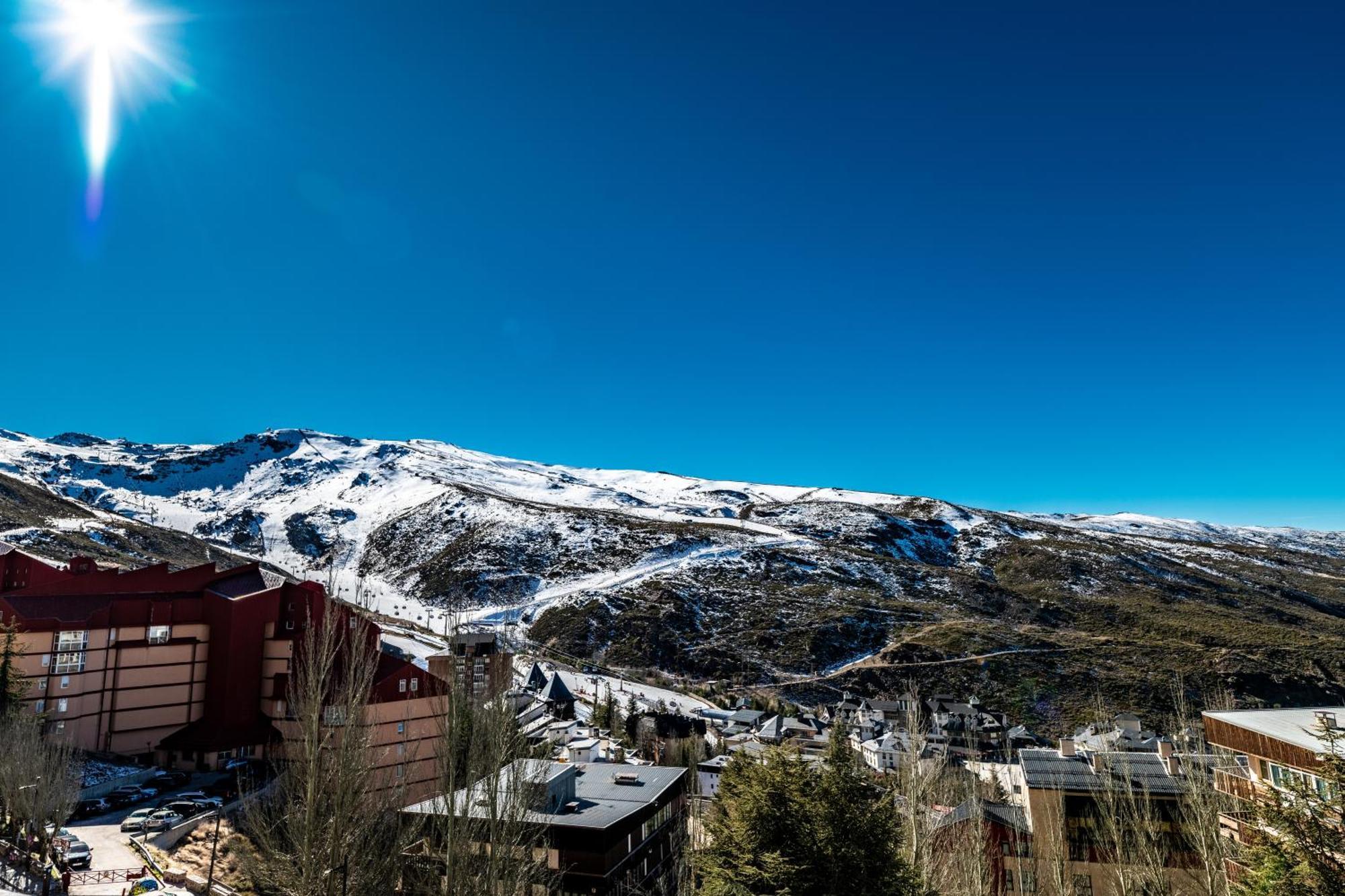 Luxury Refurnished Apartment With Private Parking Close To Ski Slopes シエラネバダ エクステリア 写真